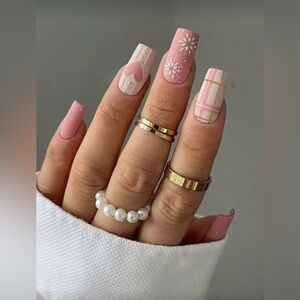 Elegant Designed Press On Nails 💅